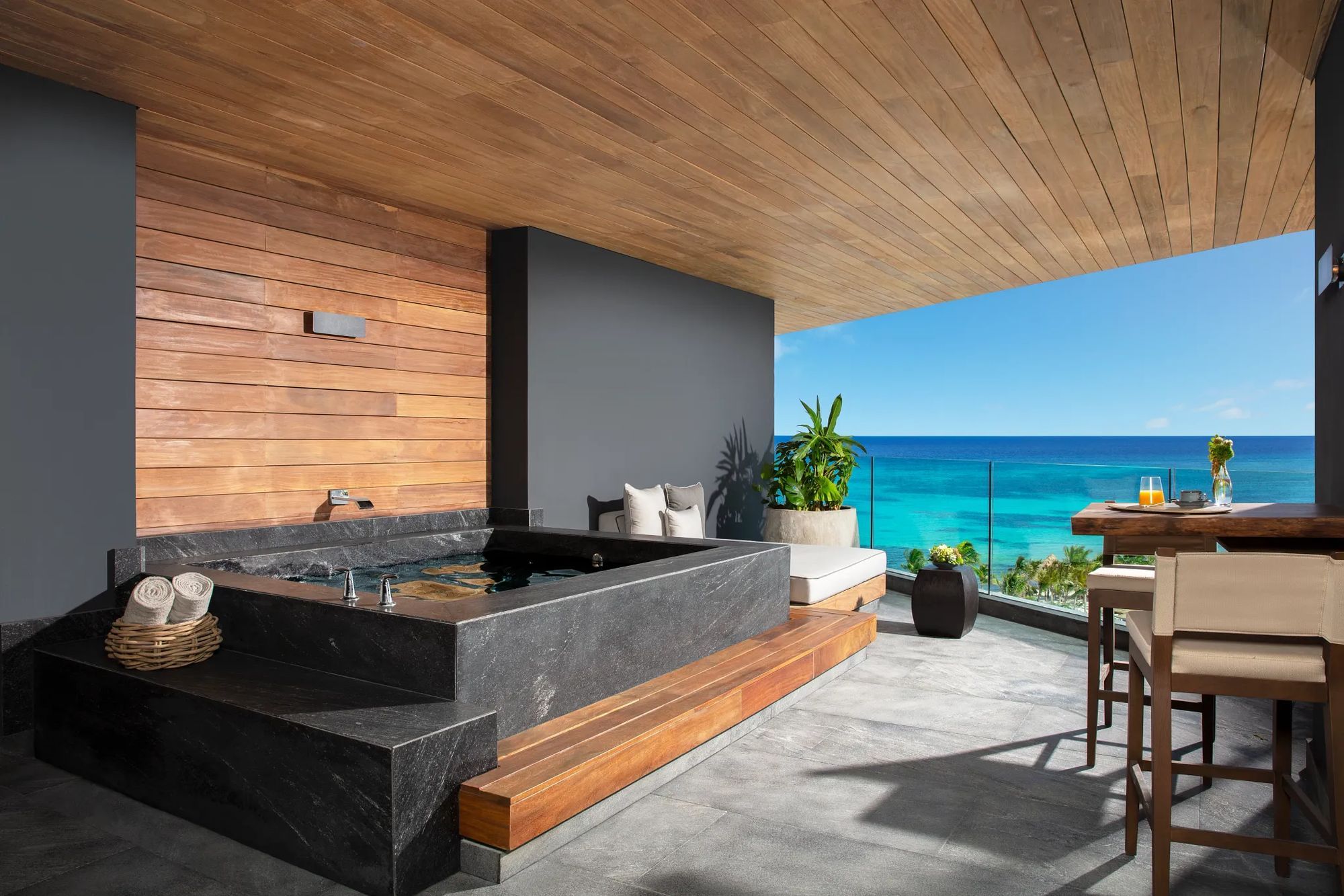 A suite terrace with a soaking tub facing the ocean